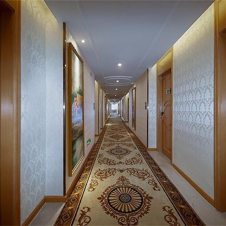 Vienna Hotel  Huizhou  Buitenkant foto