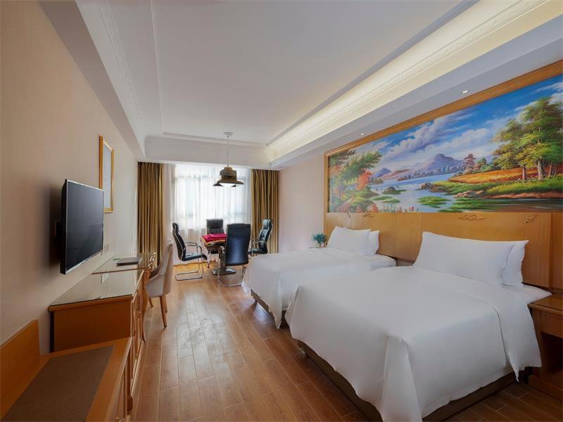 Vienna Hotel  Huizhou  Buitenkant foto
